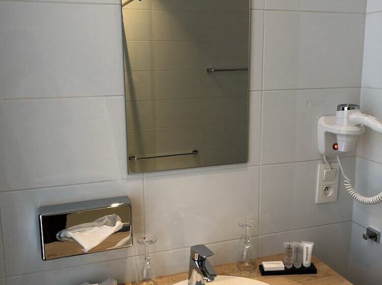 标准单人间, De Franse Kroon