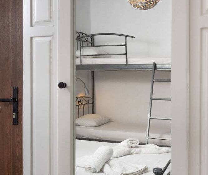 이코노이 4인룸, Depis Place & Apartments