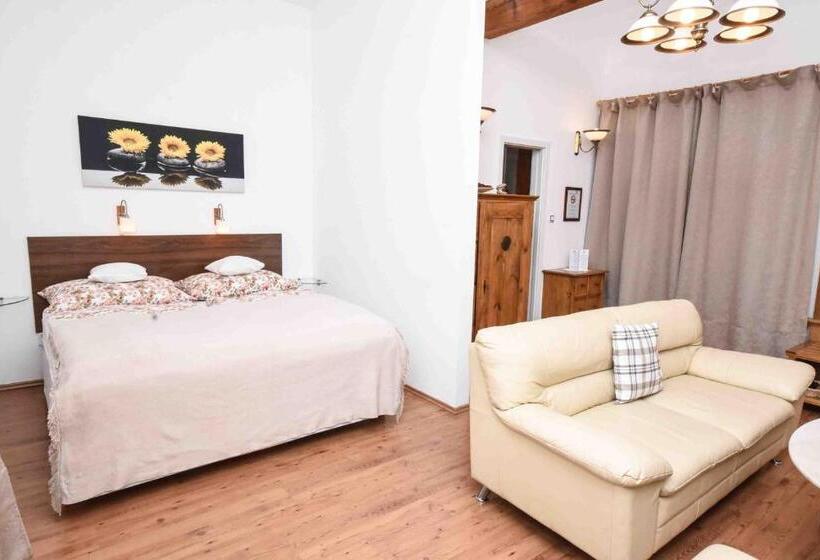 סוויטה, Diana Apartments