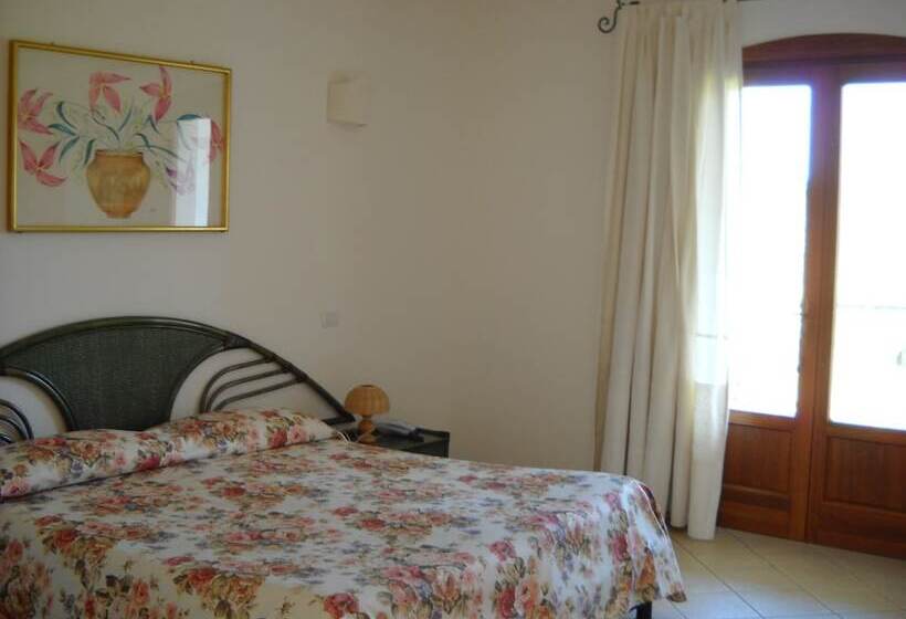 חדר סטנדרט לשלושה, Domu Incantada