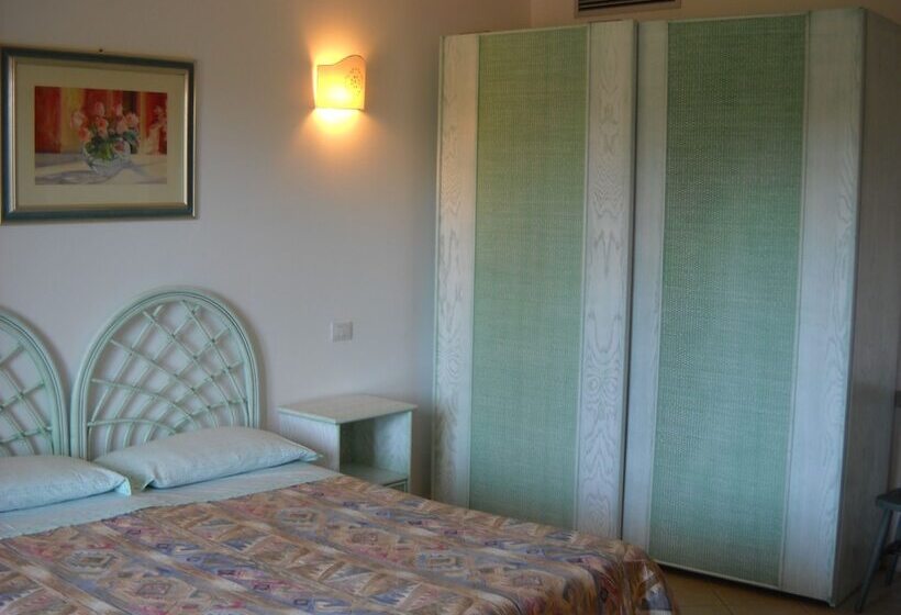 חדר סטנדרט לשלושה, Domu Incantada