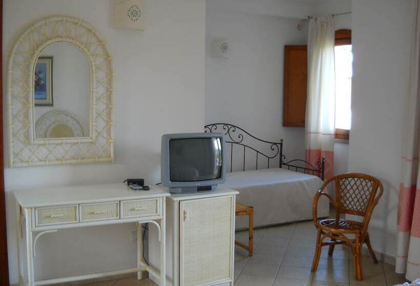 חדר סטנדרט לשלושה, Domu Incantada