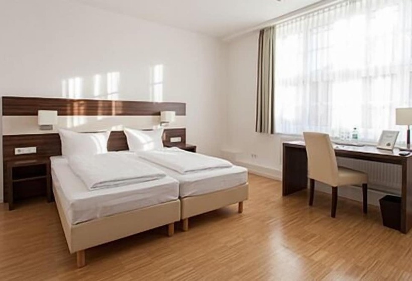 Номер Стандарт, Halber Mond