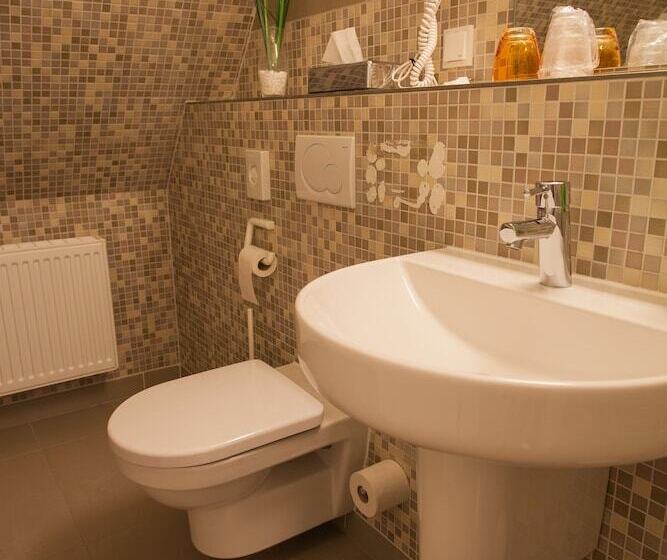 Номер Стандарт, Halber Mond