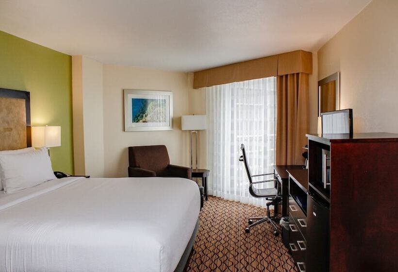 חדר סטנדרט מיטה זוגית עם נוף, Holiday Inn Corpus Christi Downtown Marina, An Ihg