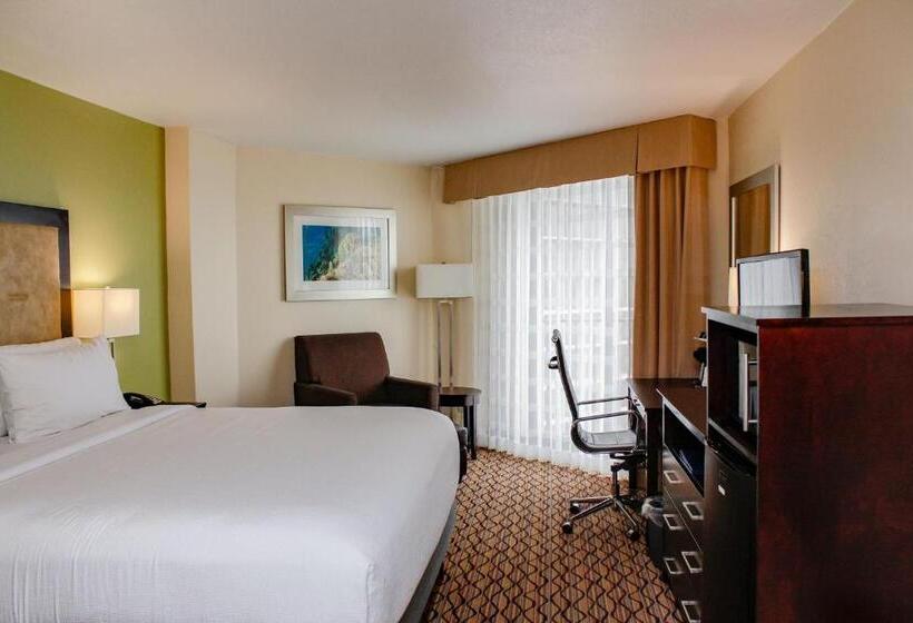 חדר סטנדרט עם מיטת קינג, Holiday Inn Corpus Christi Downtown Marina, An Ihg