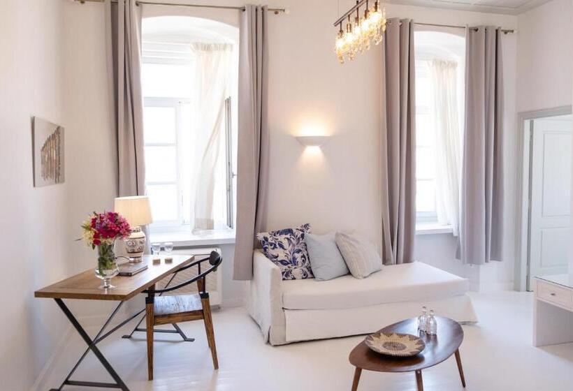 海の見えるマスタースイートルーム, Hydra