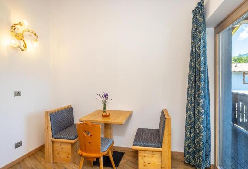 חדר משפחתי, Miraval