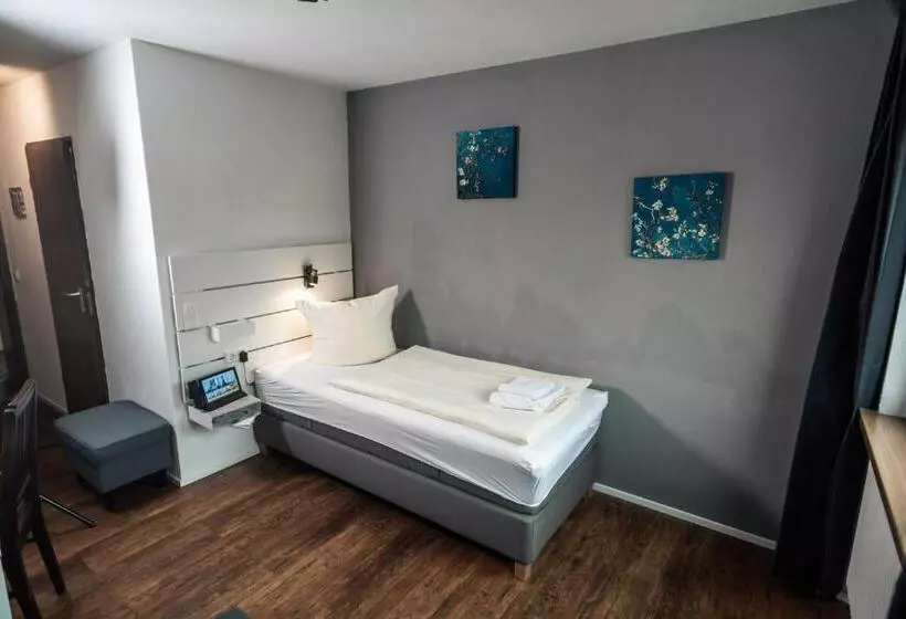 Standard Single Room, Scharfes Eck