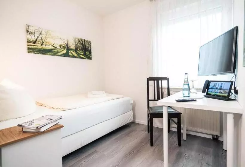 Standard Single Room, Scharfes Eck