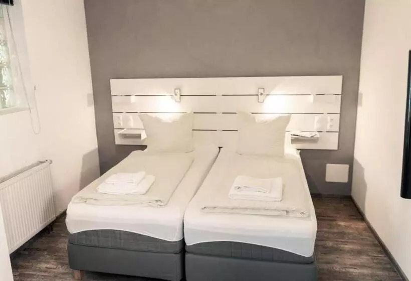 Standard Room, Scharfes Eck