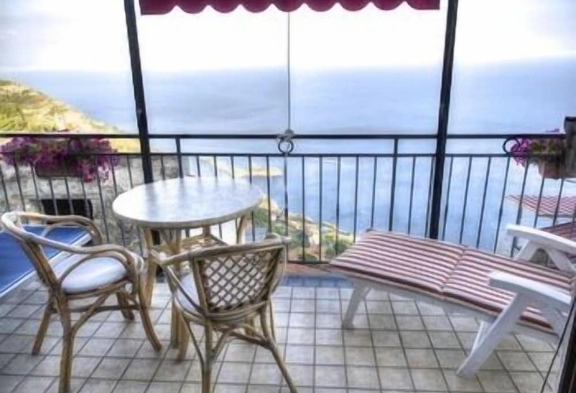 חדר סטנדרט נוף לים עם טרסה, Villa Donna Fausta