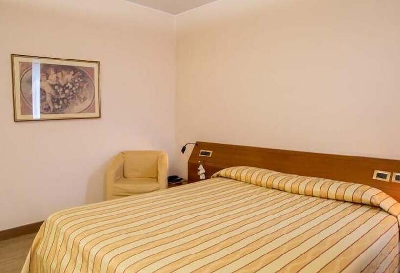 Номер Стандарт Трехместный, Villa Monica