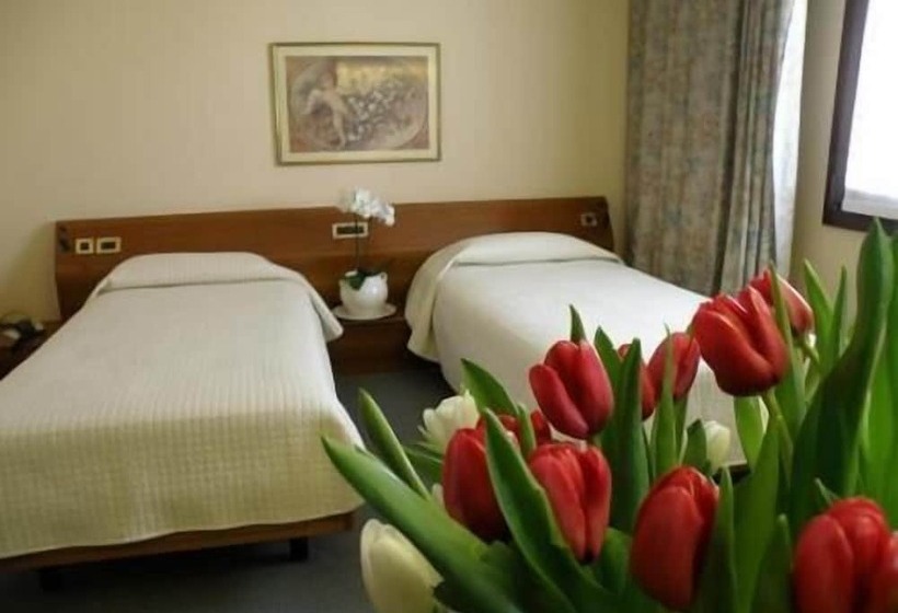 スタンダードルーム, Villa Monica