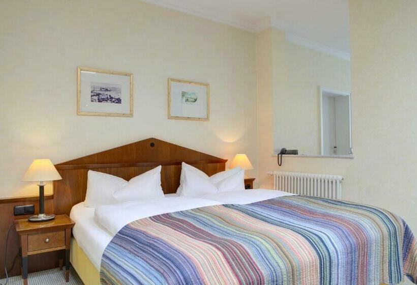 Family flat with balcony, Aparthotel Seeschlösschen