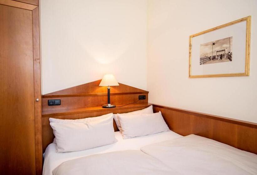 Family flat with balcony, Aparthotel Seeschlösschen