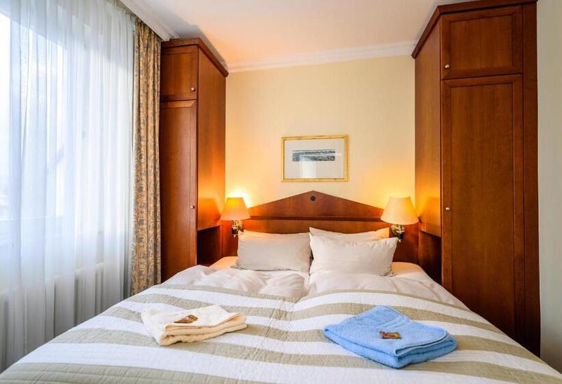 Family flat with balcony, Aparthotel Seeschlösschen