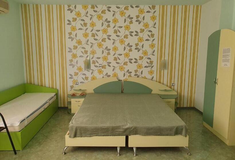 バルコニー付きスタンダードトリプルルーム, Venis