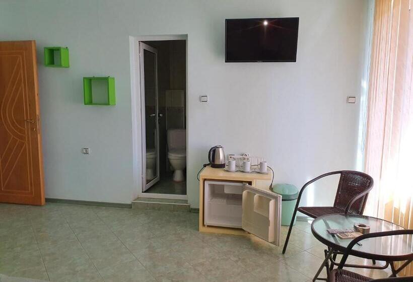 バルコニー付きスタンダードトリプルルーム, Venis