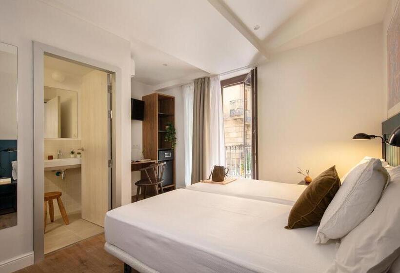 Номер Стандарт, Som Nit Port Vell