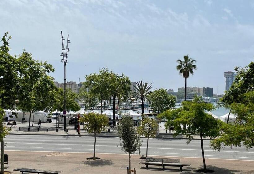 Семейный Номер, Som Nit Port Vell