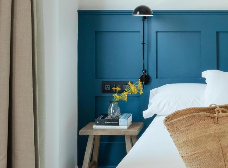 Семейный Номер, Som Nit Port Vell