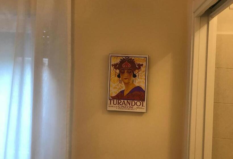 Номер Deluxe, L’operà