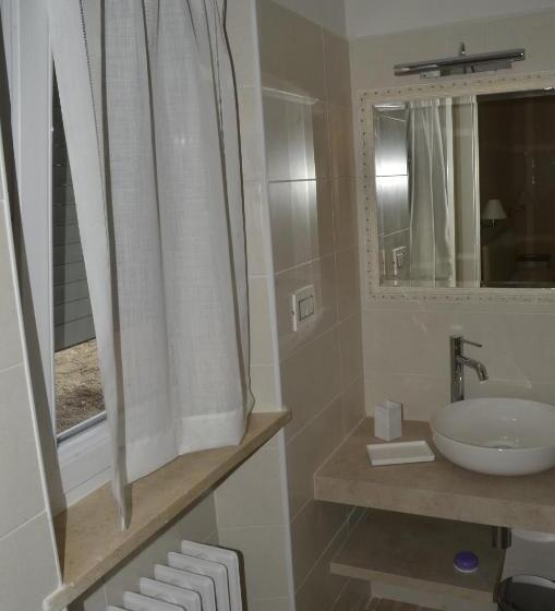 Habitació Estàndard, L’operà