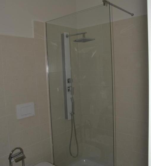 Habitació Estàndard, L’operà