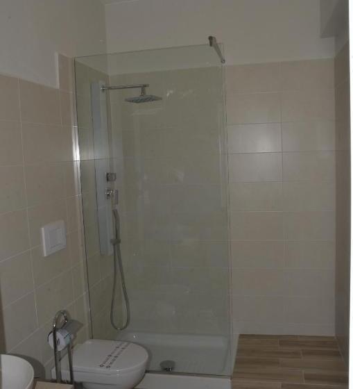 Habitació Estàndard, L’operà