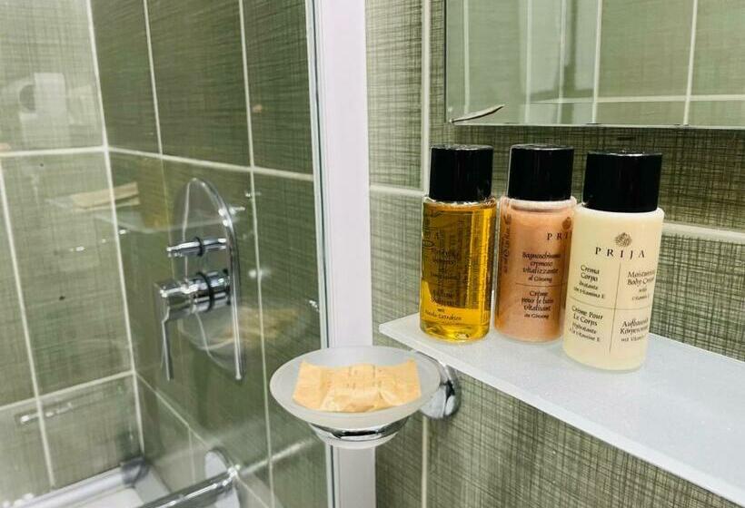 スタンダードルーム, Aura Boutique