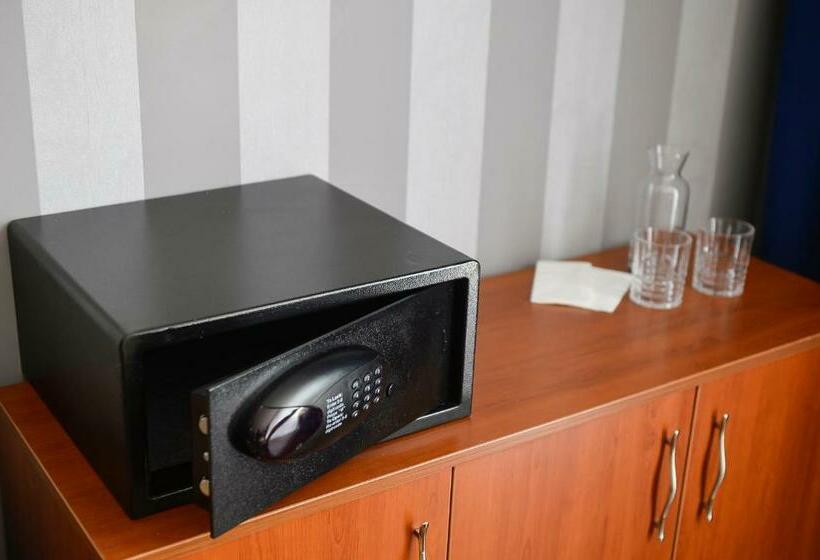 スタンダードルーム, Aura Boutique