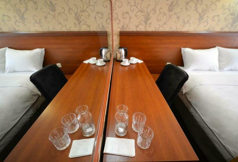 スタンダードルーム, Aura Boutique