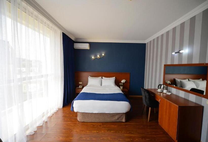 デラックスルーム, Aura Boutique