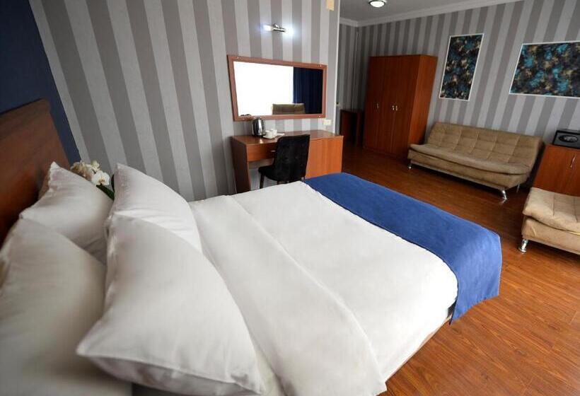 デラックスルーム, Aura Boutique