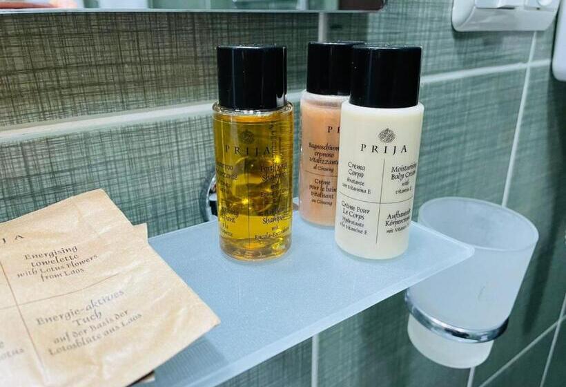 ファミリールーム, Aura Boutique