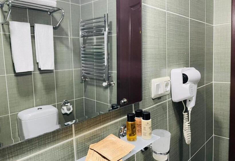 ファミリールーム, Aura Boutique