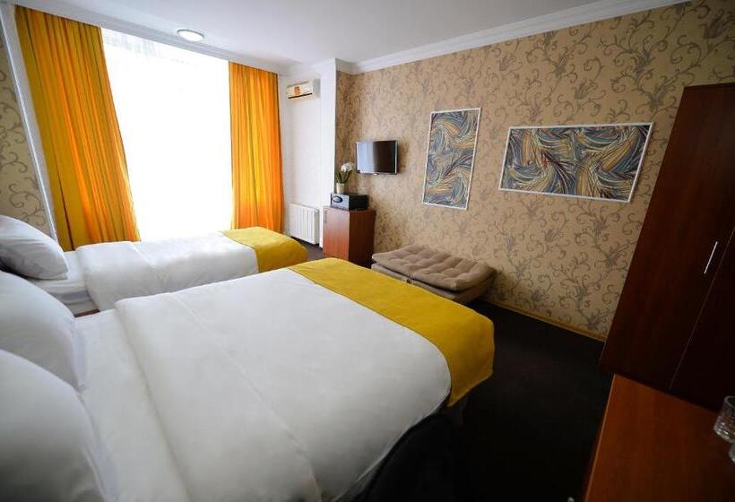 ファミリールーム, Aura Boutique