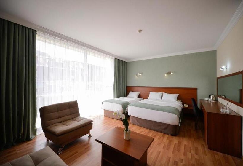 ファミリールーム, Aura Boutique