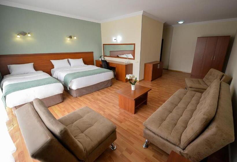 ファミリールーム, Aura Boutique