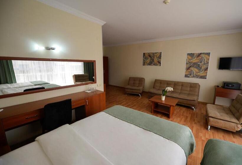 ファミリールーム, Aura Boutique