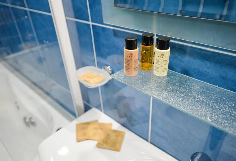 スイート, Aura Boutique