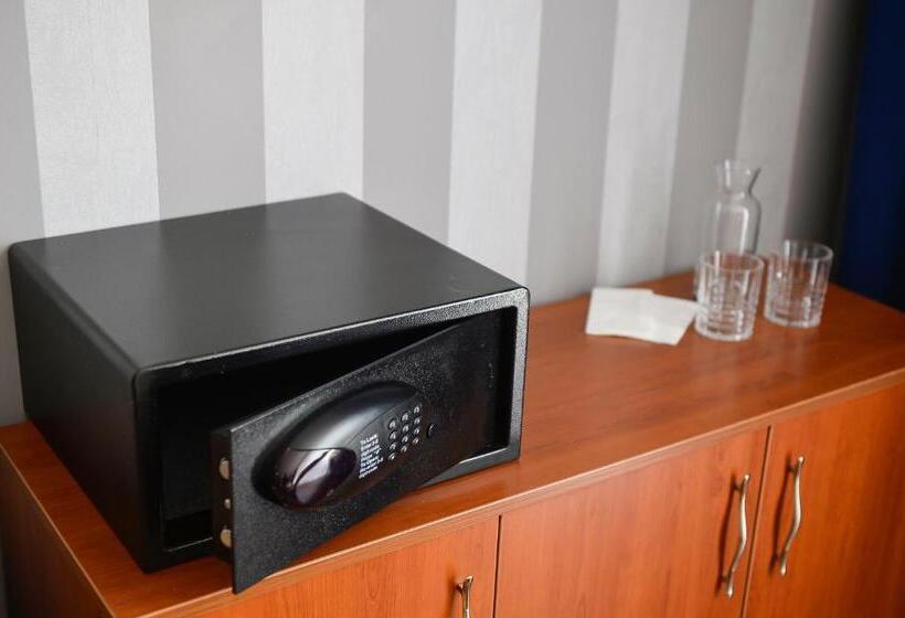 スイート, Aura Boutique