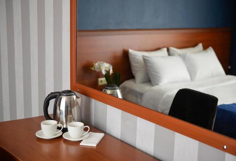 スイート, Aura Boutique