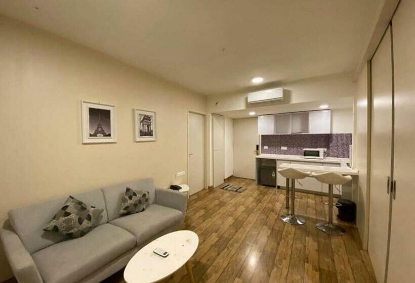 带1个卧室带泳池的公寓, 7 Star Weekend Studio At Rajhans Belliza By Global Hospitality