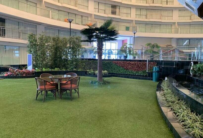 带1个卧室带泳池的公寓, 7 Star Weekend Studio At Rajhans Belliza By Global Hospitality