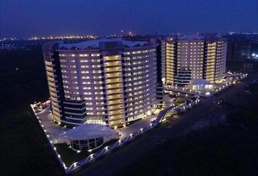 带1个卧室带泳池的公寓, 7 Star Weekend Studio At Rajhans Belliza By Global Hospitality