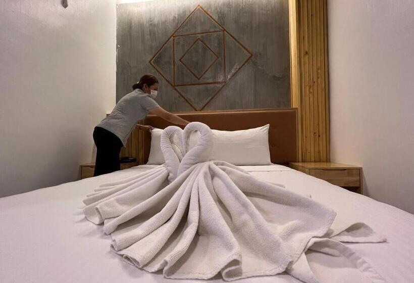 استودیوی لوکس, Halo