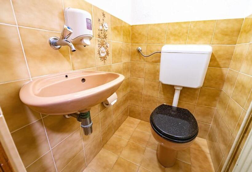 اتاق خانوادگی با سرویس بهداشتی مشترک, Farm Stay Trlej