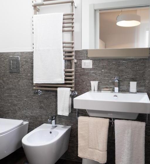 חדר בסיסי, Flaminia354 B&b